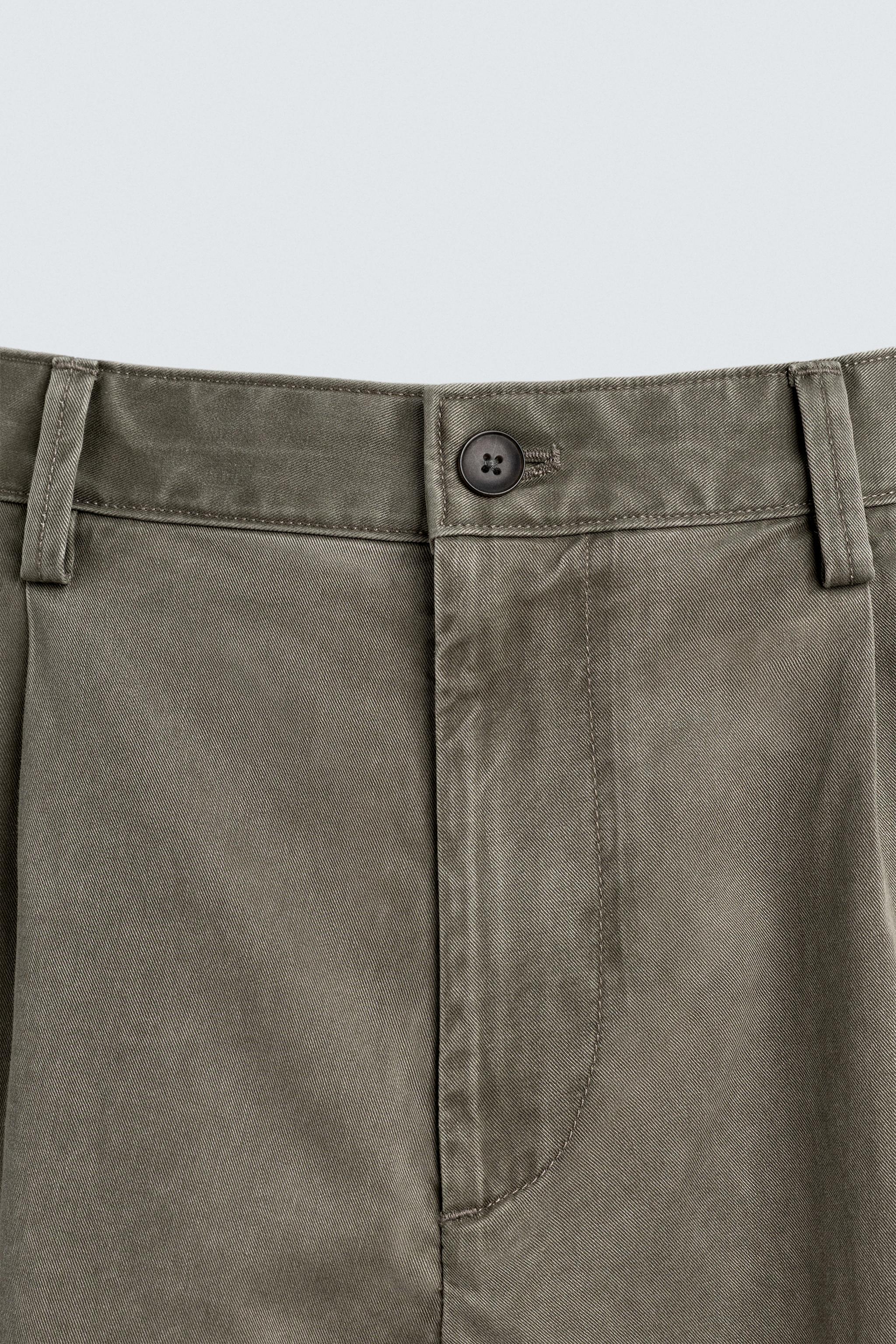 REGULAR FIT PLEATED SHORTS